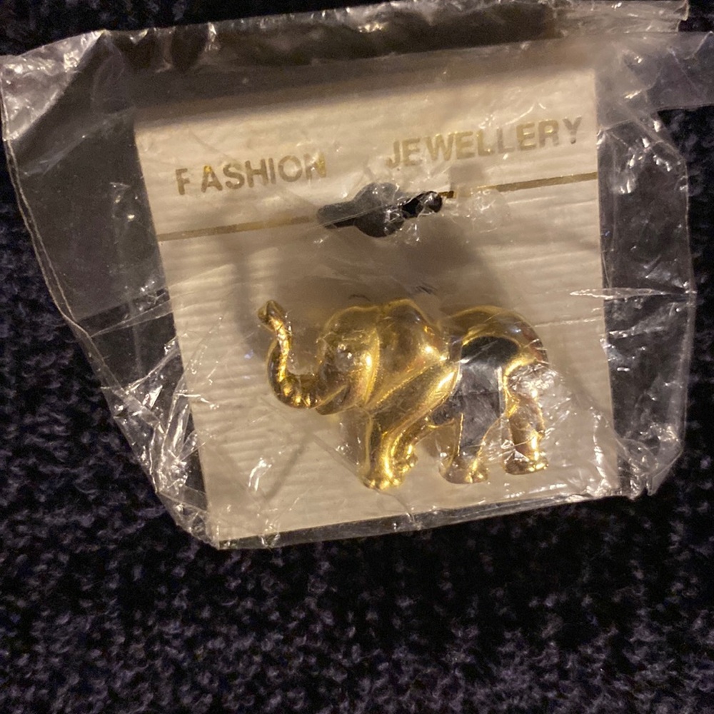 Black & gold pin